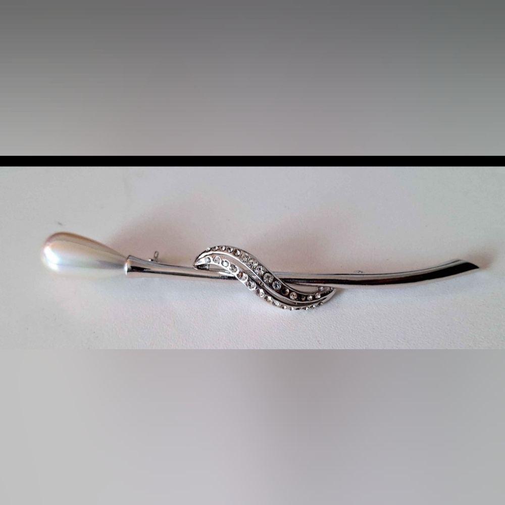 Beautiful Brooch 4.5"